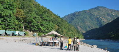 reka Saryu - camp u vsi Panceswar reka Saryu - camp u vsi Panceswar