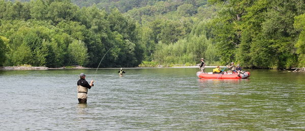 raft cekajici na rybare raft cekajici na rybare