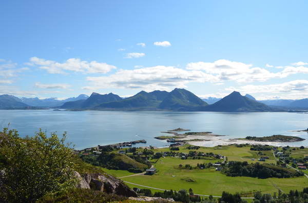 Nordland - pobrezi u ledovce Svartisen, pohled z Bolgy