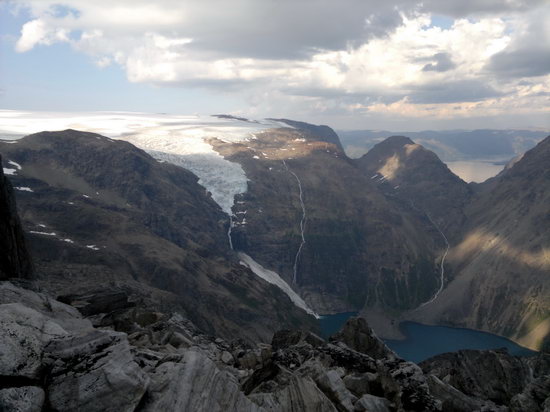 ledovec Oksfjordjokellen a pod nim Jokelfjord a Oksfjord ledovec Oksfjordjokellen a pod nim Jokelfjord a Oksfjord