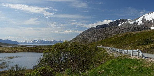 cestovani severnim Norskem je jak listovani fotografickou publikaci