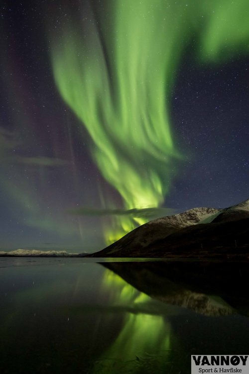 polarni zare nad ostrovem Vannoya polarni zare nad ostrovem Vannoya