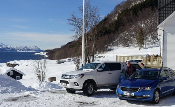 duben v Norsku - skodovka s ocelovymi hreby je lepsi nez terenak bez hrebu