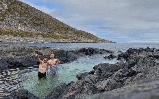 cervnova koupel na Nordkappu cervnova koupel na Nordkappu