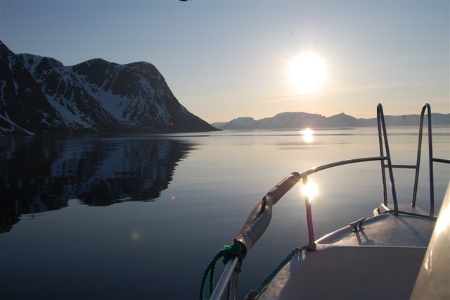 polarni den na pobrezi v kraji Finnmark
