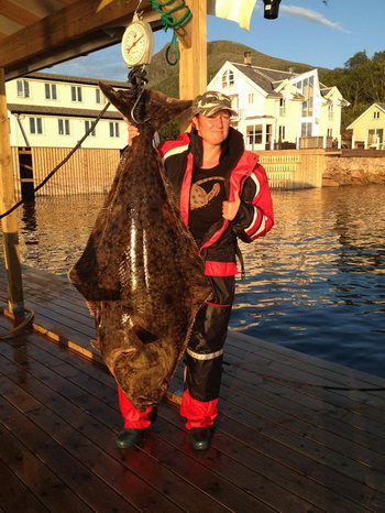 halibut 40 kg uloveny manzelkou z jednoho rybaru v kraji Steigen