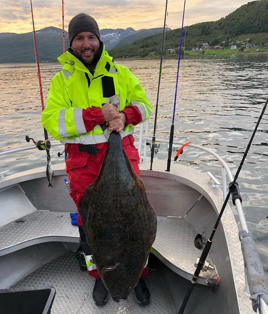 Srpnový halibut z Larseng Srpnový halibut z Larseng