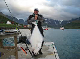 Arctic Nuvsvaag, halibut 22 kg, srpen Arctic Nuvsvaag, halibut 22 kg, srpen