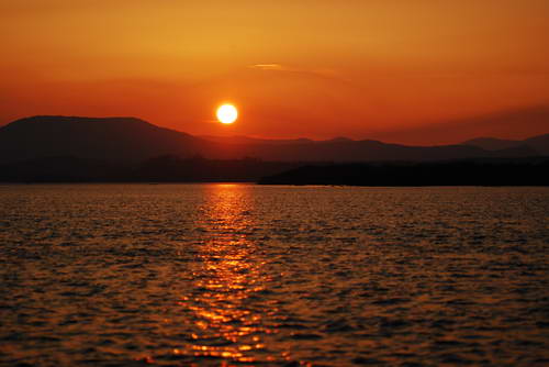 zapad slunce nad jezerem Corrib