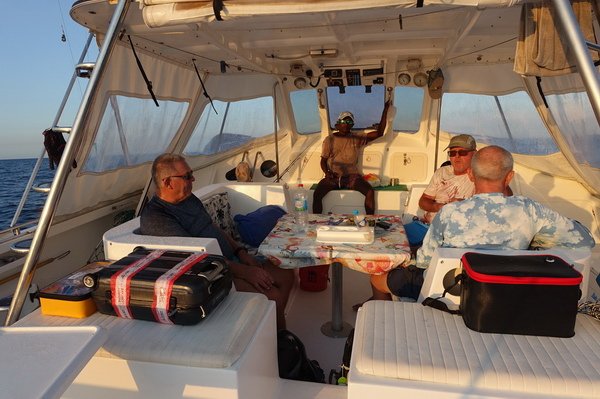 dopolední pohoda na palubě rybářské lodě Blue Marlin