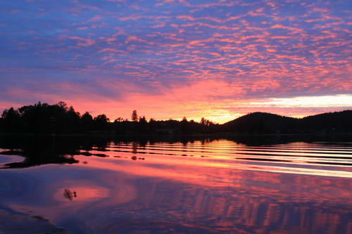 Attmar - zapad slunce nad jezerem Vikarn