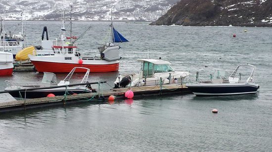 Korsfjorden - pohled na kotviste lodi Korsfjorden - pohled na kotviste lodi