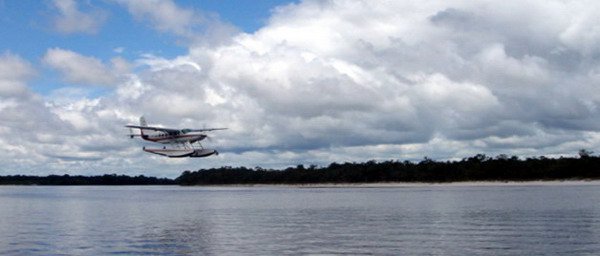 na odlehla mista Amazonie je nutne cestovat malym letadlem nebo hydroplanem
