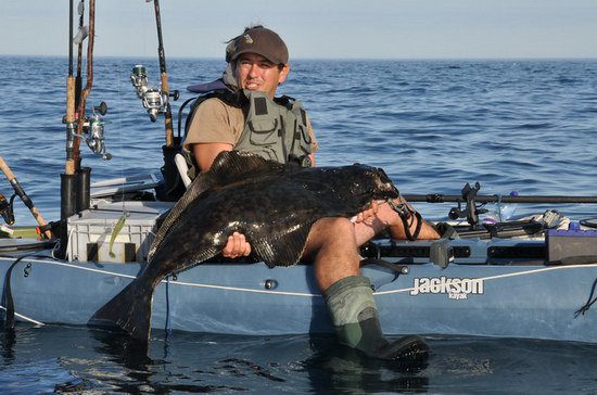 halibut 121 cm zdolany z rybarskeho kajaku