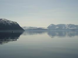 Lavan - fjord za slunneho pocasi