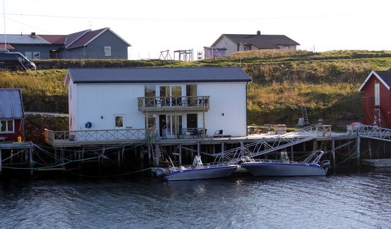 nas domek na ostrove Selvaer a nase lode